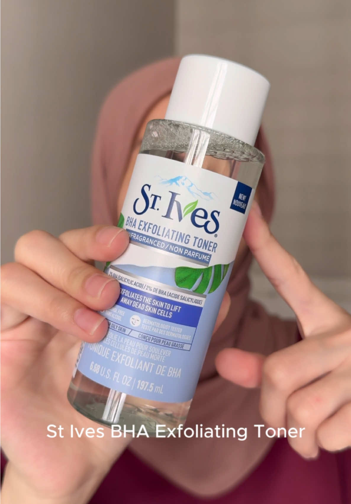 With the dermatologically tested @stivesmalaysia toner that is made by 100% natural extracts it’s time to say goodbye to pori tersumbat! 🌿 Dah tau guna exfoliate routinely, so it’s your turn to update your routine! Get yours nows at your nearest @Watsons Malaysia  #StIves #StIvesToner