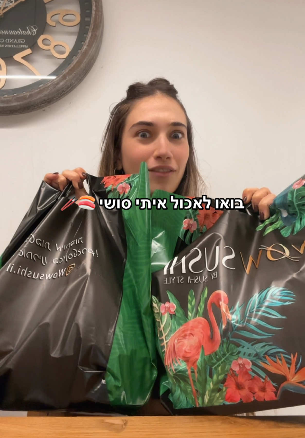 איפה יש קורס שמלמדים להחזיק צ׳ופסטיק?🥢💀(חכו לקראנץ׳ של הנאמס🫠) #סושי #סושילנצחחח🍣 #אוכל #בואולאכולאיתי #אסייתי #חיטוב #מסעדה #טרנד 