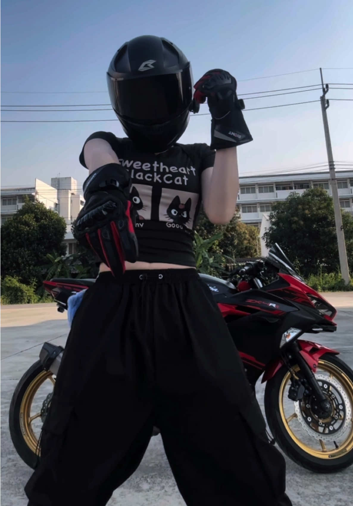 ชายไหนไม่เต้นฉันเต้นเองค่ะ 🤣#motogirl #ninja #ninja400 #สูง175 #ผู้หญิงขับninja399 #ชอบบิ๊กไบค์ 