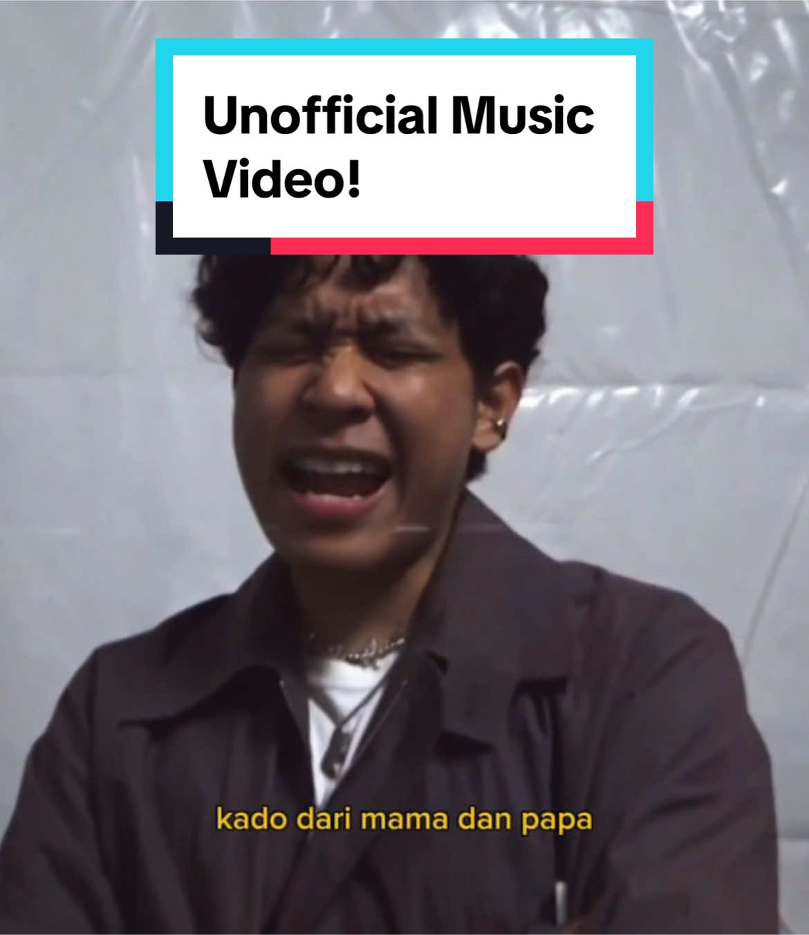 “Kado dari mama dan papa” 🕺🏻💡 akan tayang di kanal youtube lomba sihir jam 19.00 hari ini 💥 #MusikDiTikTok #RisingOnTikTok #MusicOnStage #SoundsofSEA #LombaSihir #tiktoktainment #RibuanMemori 