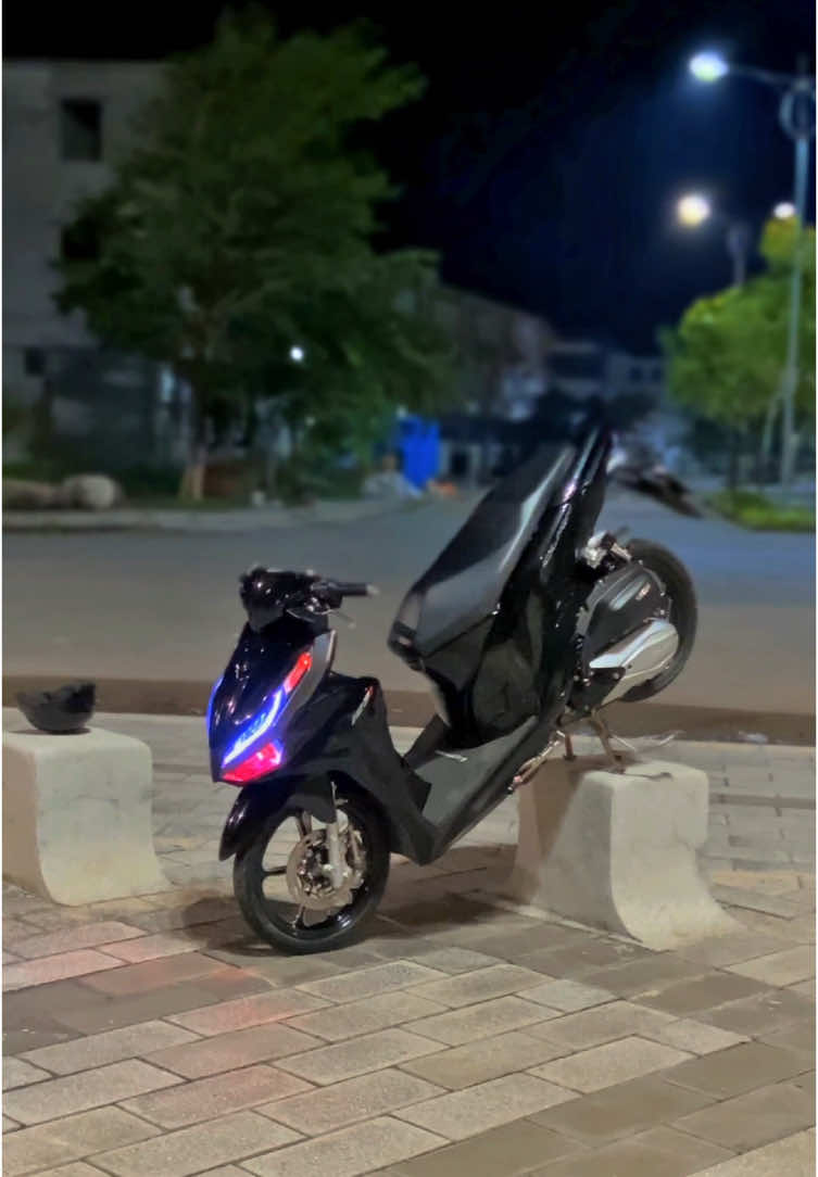 Nghe nói chỗ này hót lắm😂#xuhuongtiktok #vario125new2023 #fanclick125❤ #vario150độkiểng #varionistyindonesia #southvietnamscooterteam🇻🇳 #68kiêngiang🇻🇳 #