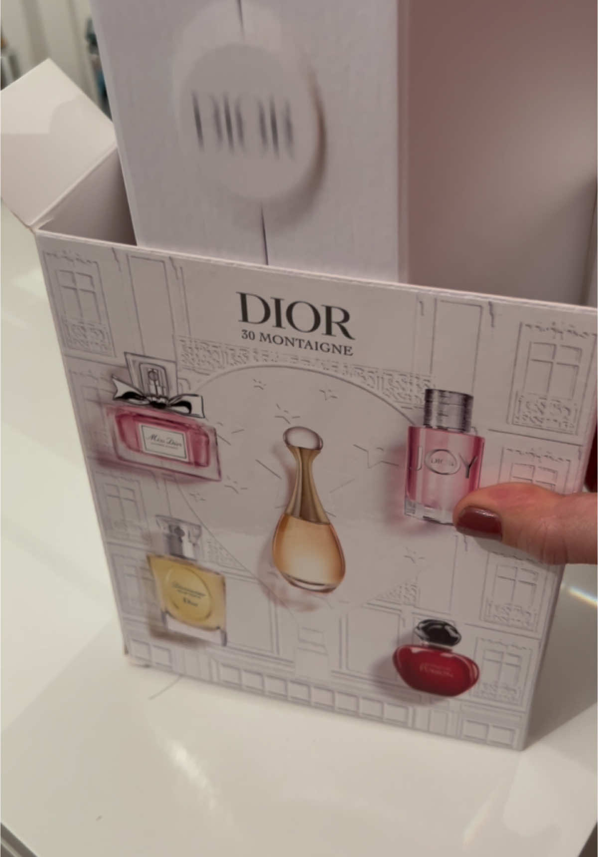 Dior miniature perfume set ❤️  . . . #dior #diorbeauty #diorperfume #diorminiature #adventcalendar #unboxing @Diorbeauty 