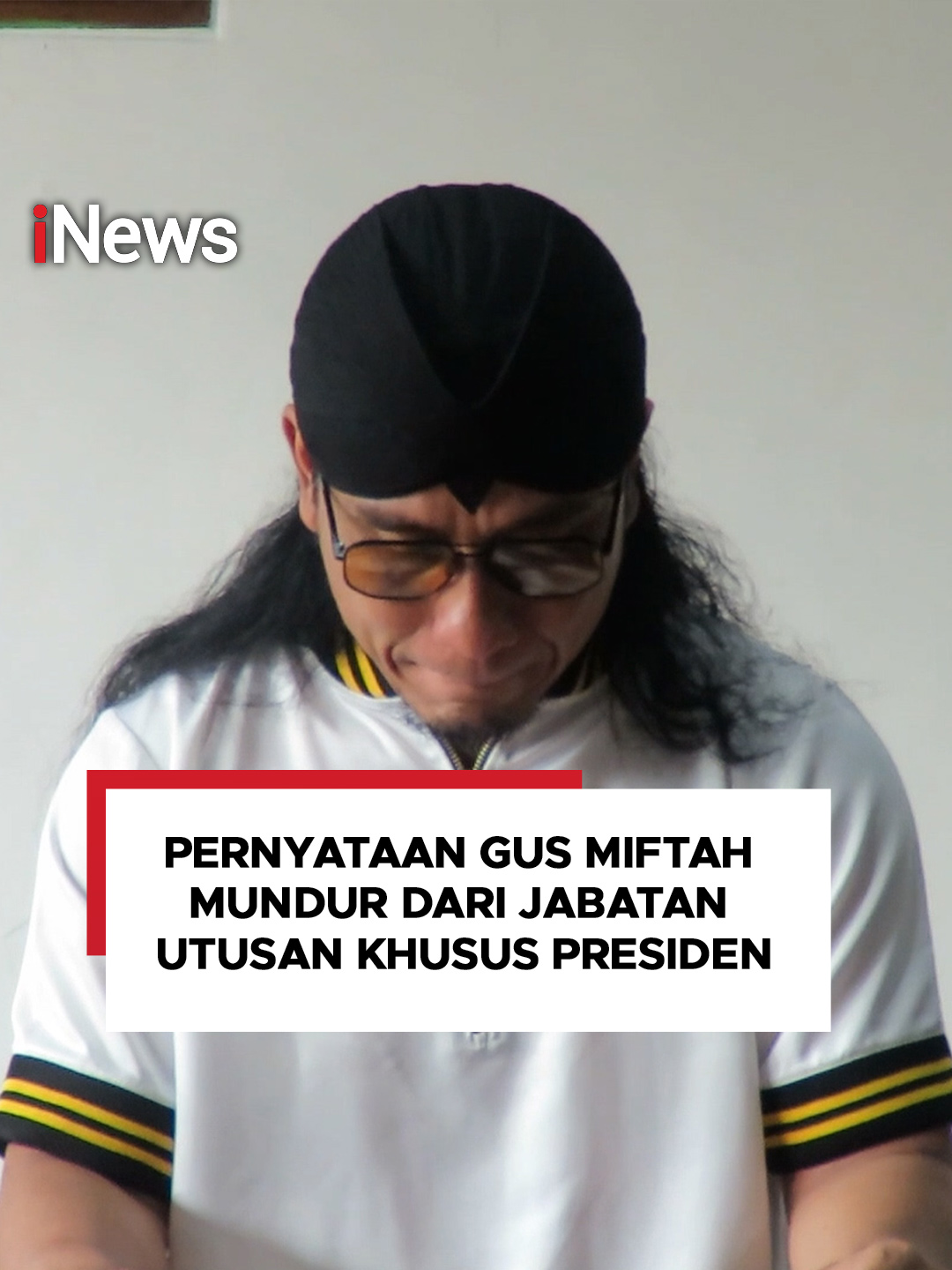 Pendakwah kondang Miftah Maulana alias Gus Miftah menyatakan mundur dari jabatannya sebagaiUtusan Khusus Presiden Bidang Kerukunan Beragama dan Pembinaan Sarana Keagamaan.     Pernyataan sikap itu diucapkan Miftah ini imbas video ceramahnya yang menghina seorang pedagang es teh viral di media sosial. Miftah memastikan keputusannya untuk mundur bukan karena tekanan, namun tanggung jawabnya sebagai seorang pejabat. Baca selengkapnya hanya di  https://yogya.inews.id/berita/breaking-news-gus-miftah-mundur-dari-utusan-khusus-presiden #GusMiftah #Miftah #UtusanKhususPresiden #GusMiftahMundur