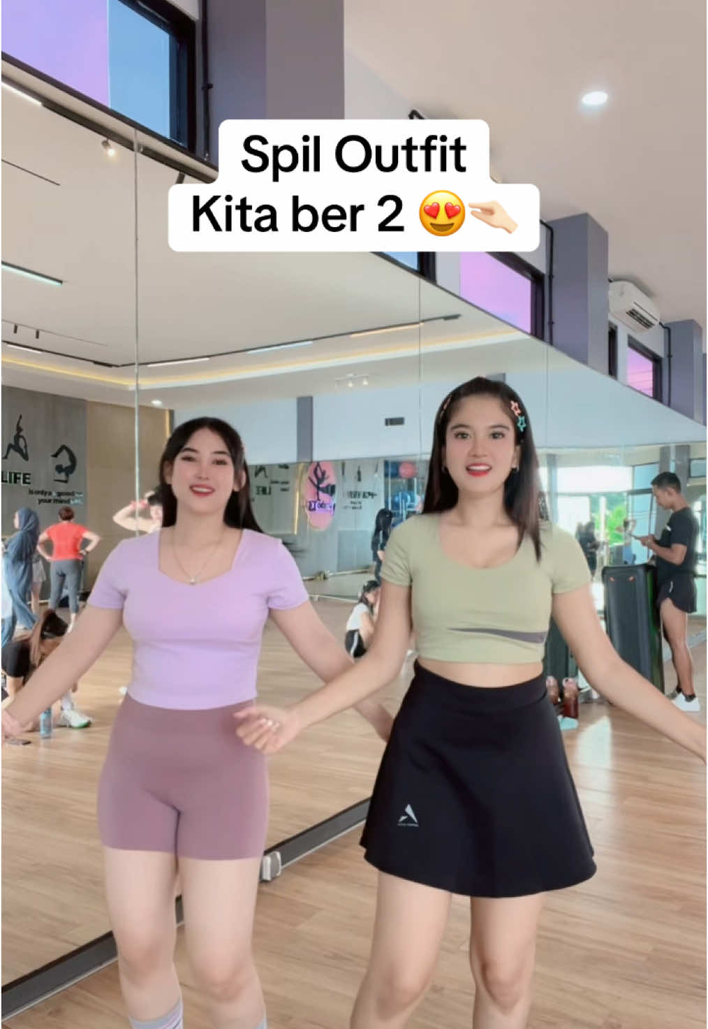 Aku spil outfit lucu kita ber 2 hayu kalian kudu punya 🤏🏻😍#fypシ゚viral #fypシ゚viral🖤tiktok #fypdongggggggg #fypdongggggggggシ🖤 #viraltiktok #vidiotrendingtiktok #outfitolahragawanita #fyppppppppppppppppppppppp #fypシ 