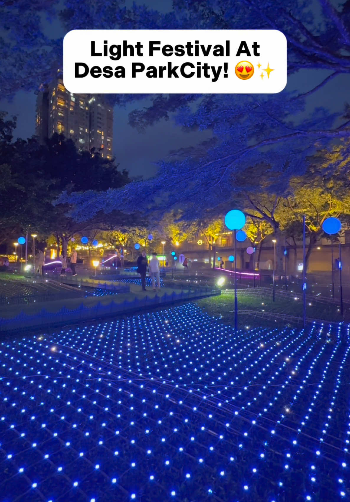 Light Festival at Desa ParkCity! 😍✨ . 📌 It’s the annual ParkCity Year-End Light Festival, located at Central Park & The Waterfront, Desa ParkCity, KL. Experience a magical display of light installations 🌟and soak in the holiday festive atmosphere with beautiful Christmas decorations! 🎄❄️ . 𝗘𝘅𝗽𝗹𝗼𝗿𝗲 𝟲 𝗹𝗶𝗴𝗵𝘁 𝗶𝗻𝘀𝘁𝗮𝗹𝗹𝗮𝘁𝗶𝗼𝗻𝘀 𝗶𝗻𝗰𝗹𝘂𝗱𝗶𝗻𝗴: 📍Field of Lights 📍Avatar Tree 📍Magical Forest 📍Birds In Flight 📍Save Our World 📍Love The Earth . 【 ParkCity Year-End Light Festival 】   📍Central Park & The Waterfront, Desa ParkCity, Kuala Lumpur ✅ Now - 2 Jan 2025 ⏰ 7pm - 11pm (Daily) . #YearEndLightFestival #BeDelighted #DesaParkCity #LightFestival #kualalumpur #ChristmasDecor #christmas