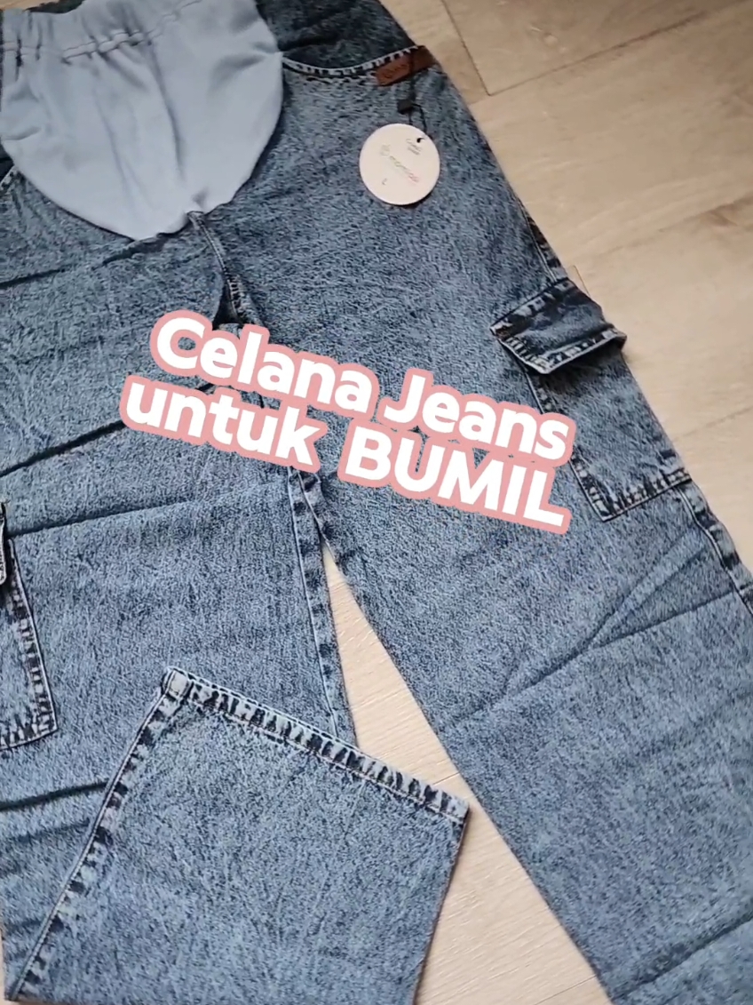 Replying to @sifa_beauty7 celana jeans hamil nya juga cakep lho mom 😚 bisa dipakai dari sejak masa kehamilan sampai udah lahiran pun kalau tetep mau dipake juga bisa, karena bagian pinggangnya bisa di adjust, jadi ga mubazir 😘 #fyp #celanahamil #celanajeans #celanajeanshamil #momiasi @momiasi #affiliatenya_momiasi 