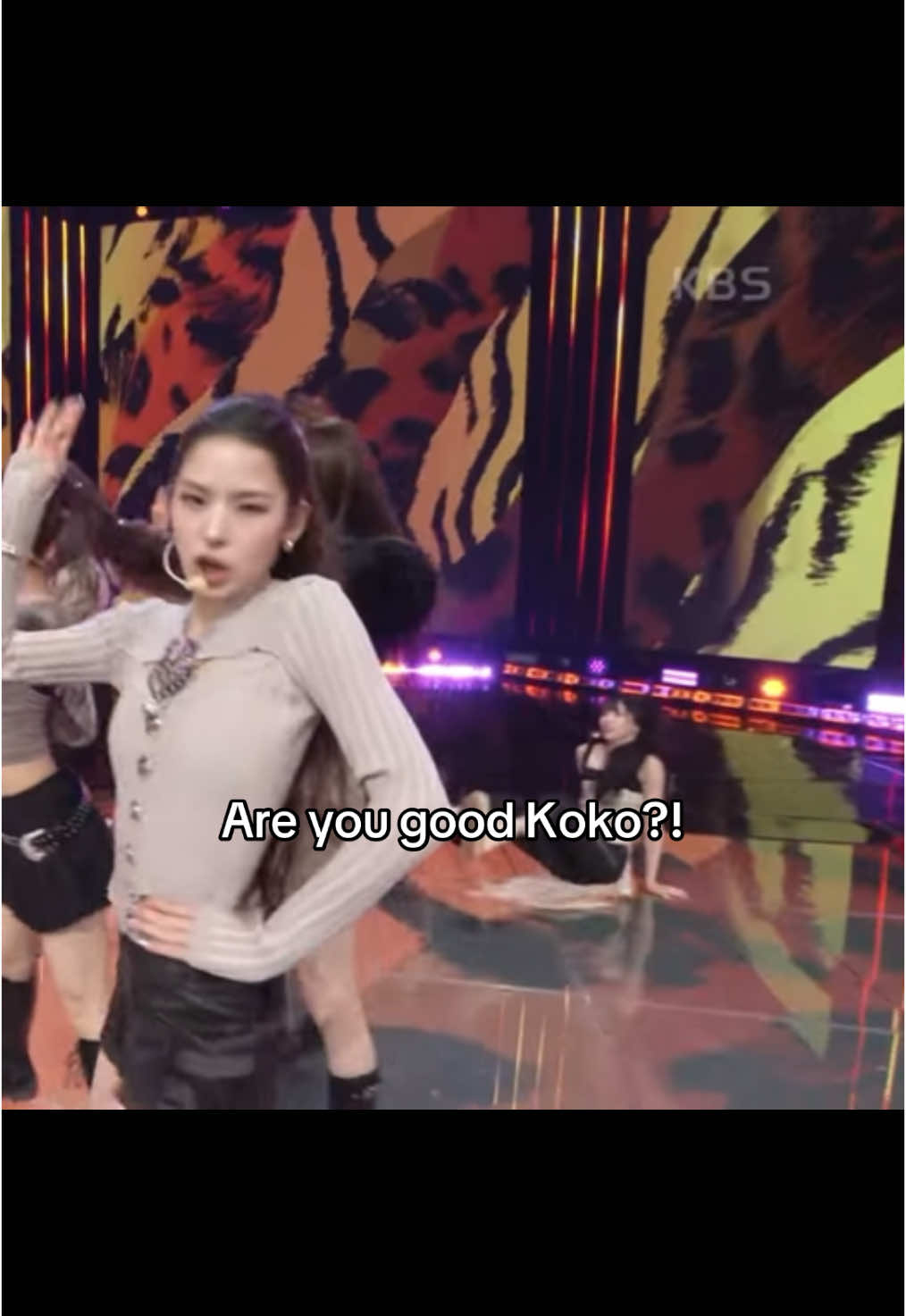 The fact that she get up like nothing happened, true idol… #izna #koko #jungeun #mai #sarang #jiyoon #jeemin #saebi #kbs 