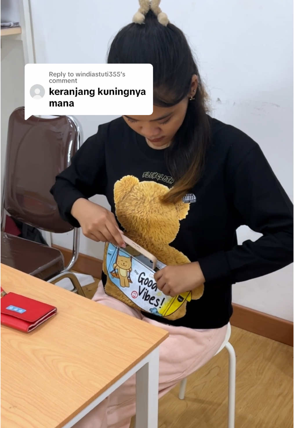 Replying to @windiastuti355 Nih yg mau checkout kaos kantong, cek di keranjang kuning 🥰 #kaoswaistbag #kaoskantong #antimaling 