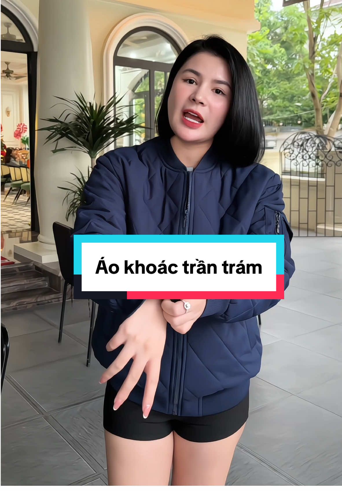 Áo khoác phao trần trám giá hơn 200 xíu xiu thôi mà mặc siêu ấm luôn các anh ơi #trienchieudangyeu #review #aokhoacnam 