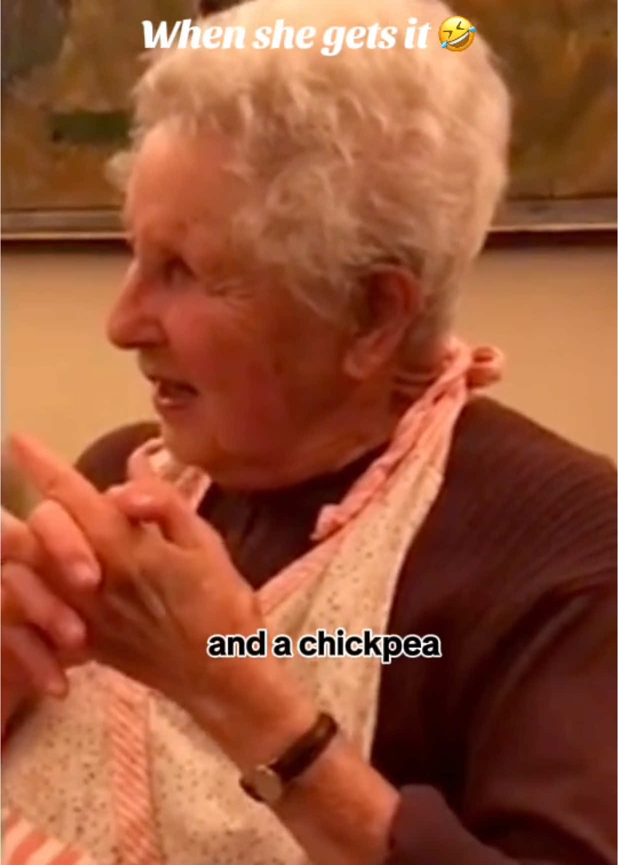 Grandmas reaction is everything! And the joke is pretty good too #grandma #joke #chickpeajoke #laugh #reaction 