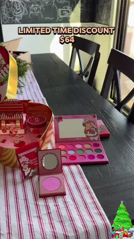 Strawberry Crispy Makeup Set #StrawberryPie #GiftIdeas #Strawberry #fyp #Christmas