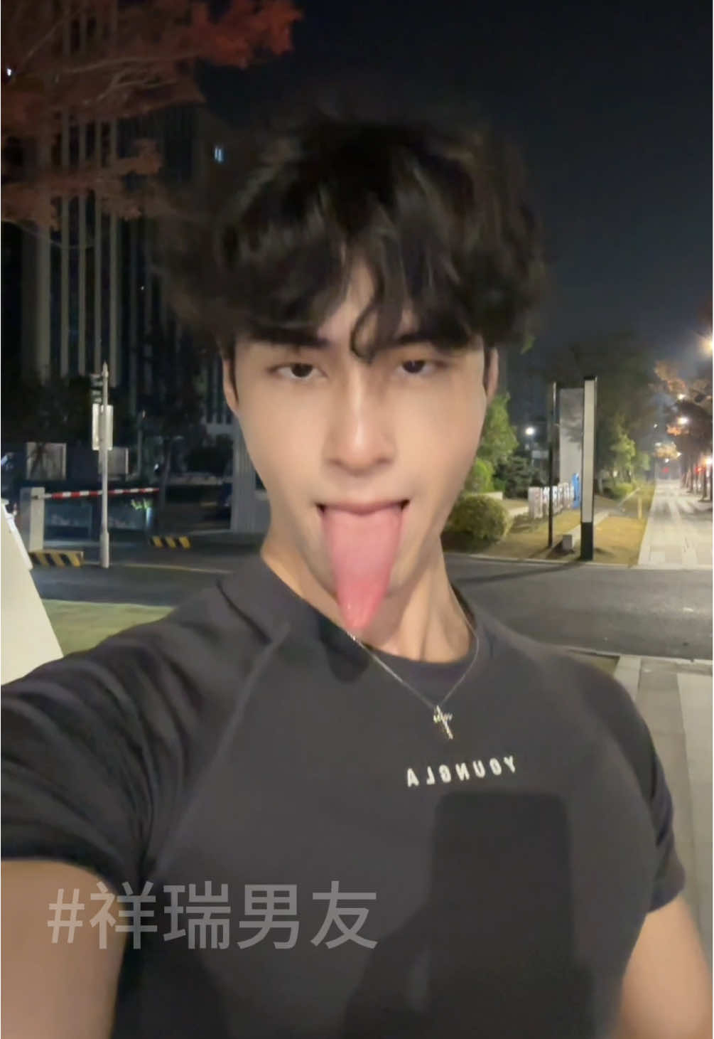 身体强壮 热情开朗#longtongue #muscle #keepfit 