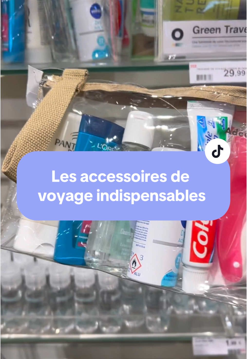 Petite liste des objets qui servent toujours quand on part en voyage ! #voyager #voyage #voyageur #vacances #prendrelavionpourlapremierefois #prendrelavion #voyageuse #valise #fairesavalise #vacancesdhiver #accessoiresdevoyage #conseilvoyage #conseiltiktok #aeroport #cdg #orly #aeroportdeparis 