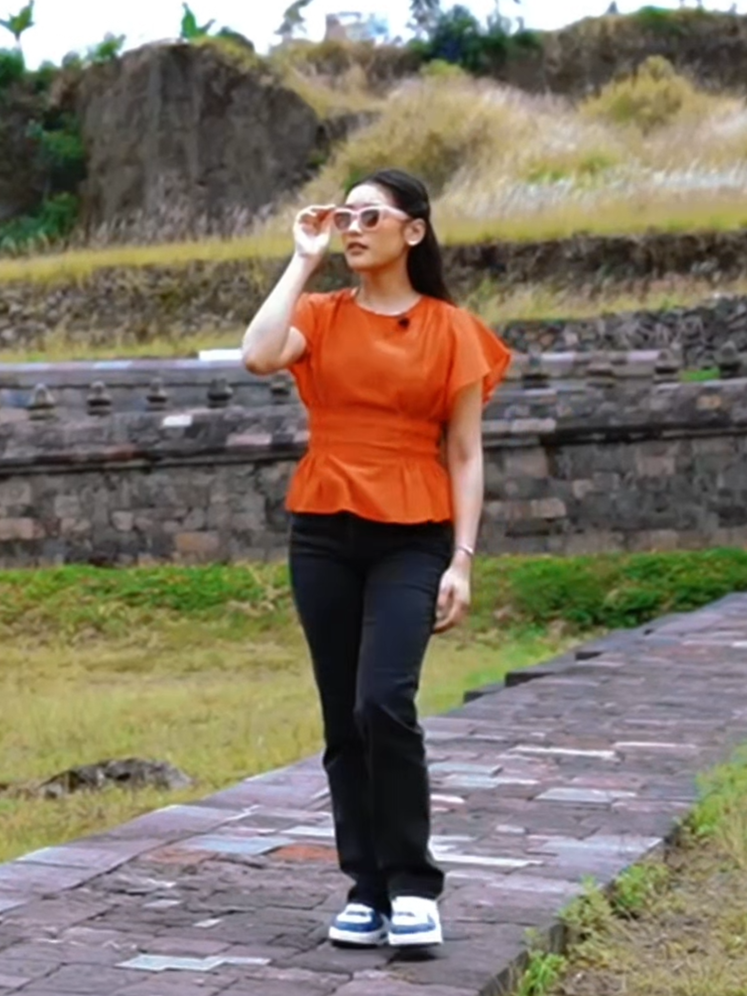 Situs Liyangan ini peninggalan sejarah sejak jaman Mataram Kuno loh guys, kalian sudah pernah ke sini? ini destinasi yang tidak boleh dilewatkan saat mengunjungi Temanggung nih. Selain menikmati pemandangan nya, kita juga bisa belajar sejarah di sini 🤩 @visitjawatengah @disporaparjateng #jelajahjatengsekarang #visitjawatengah #dijatengaja #disporaparjateng #pesonaindonesia