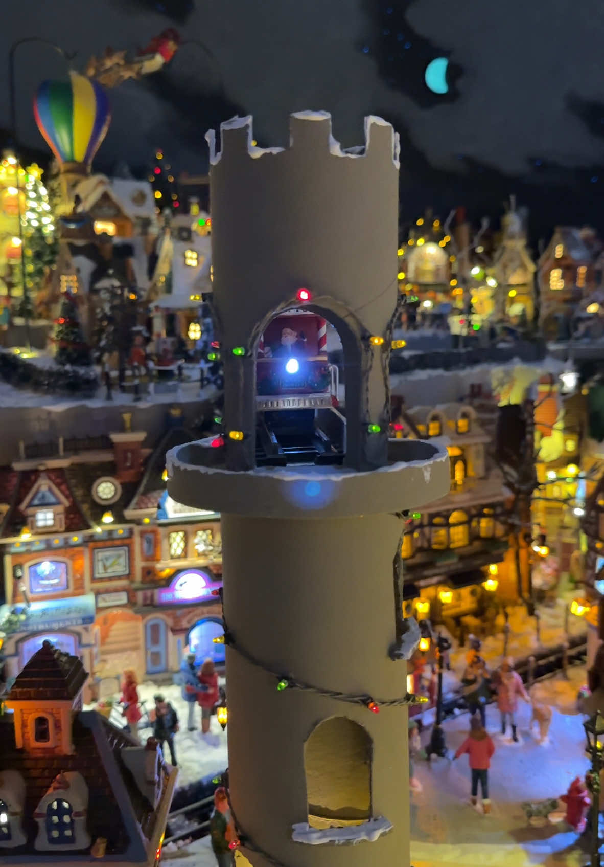 The magic of Christmas 🎄✨🕰️ #lemax #emaxcollection #lemaxinfluencer #santaclausvillage #christmasvillages #kerst #lemax2024 #villagedenoel #diyproject #villagedenoel2024 #lemax2023 #kerstdorp #christmasvillagedisplay #villaggilemax #natale2024 #christmas2024 