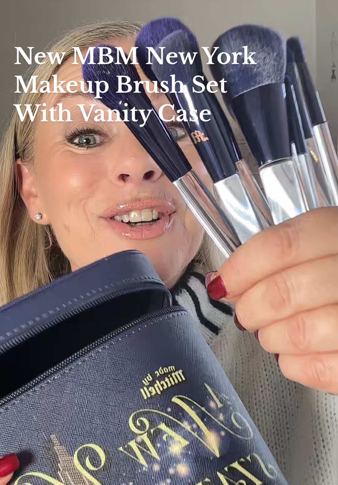 £10 OFF New @madebymitchell New York Collection Makeup Brush Set which comes in a Tall Vanity Case. #madebymitchell #mbm #makeupbrushes #makeupbrushset #giftideas #christmasgiftideas #christmasgift #contentcreator #fyp