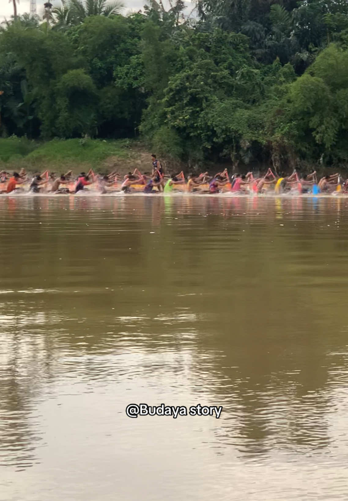 Latihan bersama persiapan gelanggang datuak bandaro lelo budi,kenegrian kari@𝙡𝙖𝙣𝙜𝙠𝙖𝙝 𝙨𝙞𝙡𝙪𝙢𝙖𝙣 @BUAYO DANOU #kuansingkotajalur #kabupatenkuantansingingi #jalurbarusemangatbaru #pacujalurkuantansingingi #pacujalurmenyapadunia #sounviraltiktok #viralvideo 