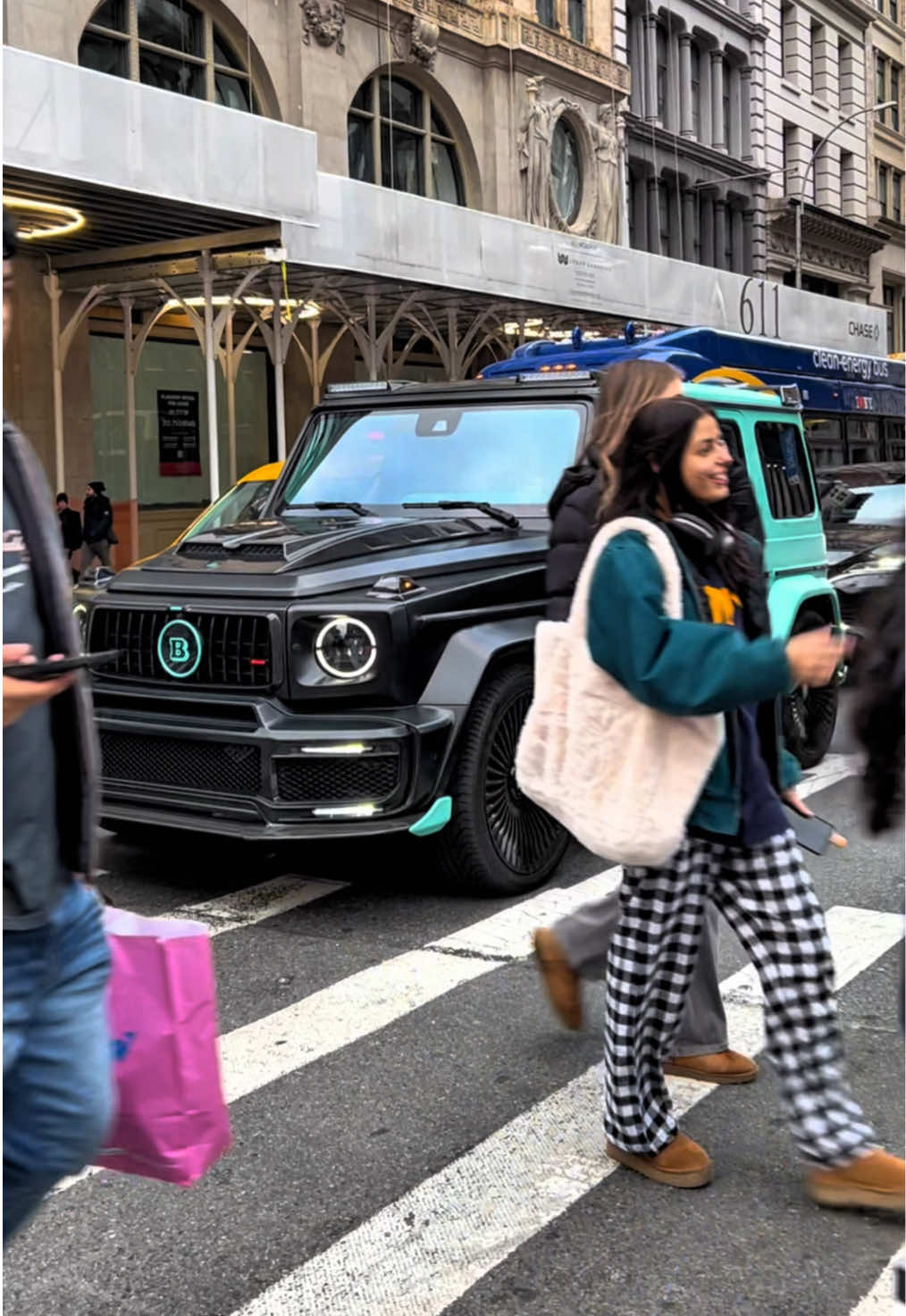 Mercedes Benz G800 Brabus on Forgiato Wheels sheesh! 😈 #mrslimacano #mercedesbenz #gwagon #brabus #brabus800 #forgiato #tiffanyblue #suv #carspotting #nyc #bossmandlow @mrslimacano 