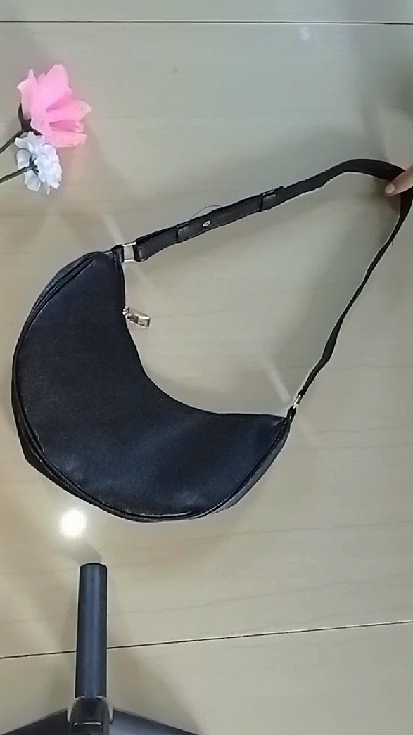 #rekomendasitasmurah #tasbulansabit #taspria #tasserut #tasootd #tasfashion #rstrumahsegalatas #tassehargaseblak #tasmurah 