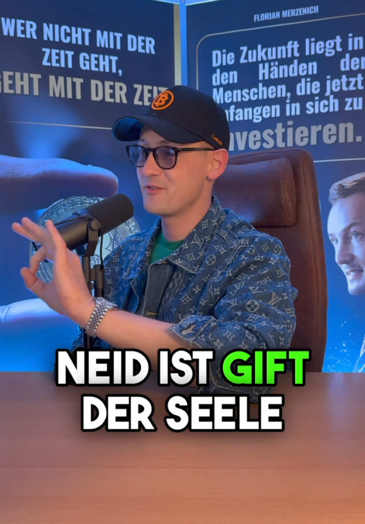 Neid: Das Gift, das deine Seele zerstört 💭 Neid ist wie ein unsichtbares Gift, das uns nur selbst schadet. Statt auf andere neidisch zu sein, sollten wir uns auf unser eigenes Wachstum konzentrieren und das Leben feiern, das wir haben. Sei dankbar, bleib positiv und lass dich von niemandem runterziehen! 💪✨ #Neid #Selbstliebe #Motivation