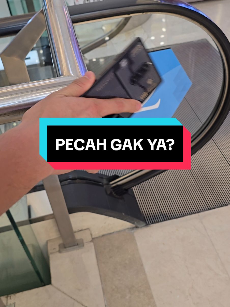 Replying to @marchojunai Layar pecah cuma karena benturan kecil? Pakai screen protector aja, biar aman dan nggak nyesel!