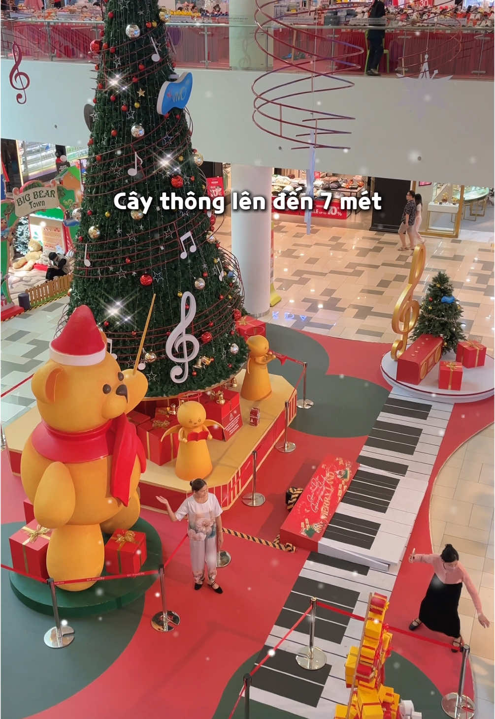 Nhà ở Gò Vấp mà phải chạy qua Q7 liền khi biết cái view này #SCVivoCity #Merryland #Xmas #GiangSinh