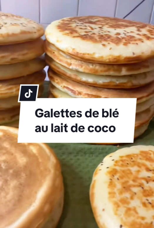 Mkatre wa futra à la poêle ✅ Galette de blé au lait de coco parsemée de grains de sésames grillés  #cooking #pourtoii #recette #comores🇰🇲 