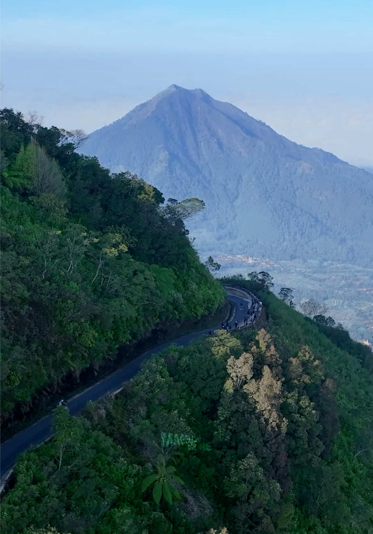 Sementara cuacane gak kenek dipastikan koyok omonganne de’e🫠 #telomoyo #telomoyomountain #gunungtelomoyo 