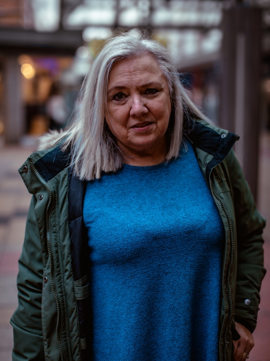 This lady was rocking a parka and flaunting some lovely silver hair. Always thought the quadrant in Dunstable made for a gritty but artsy backdrop. #streetportrait #streetphotography #silverhair #portraitoftheday #realpeople #tiktokfamous #timelessstyle #portraitmood #tiktokportrait #humanstories #parka #photographylovers #moodygrams #urbanportrait 