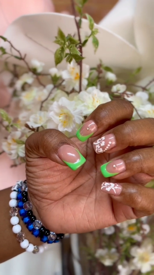 It's December loves!! Contact me to set your appointment 😘💚 #nailinspo nailinspo #tembisa #selftaught #neon #tiktoksouthafrica #fyp #sama28 