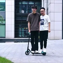 Dê uma olhada em Patinete elétrico Infantil Scooter 6 polegadas com Bluetooth Velocidade 12km/h autonomia de até 10km por R$899,00 - R$1.299,00. Compr