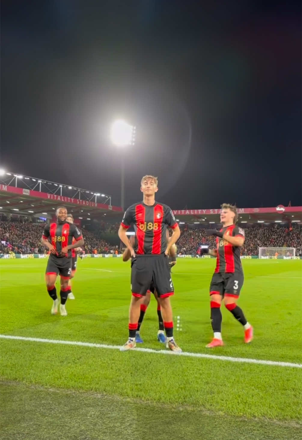 Dean Huijsen became Bournemouth youngest Premier League goalscorer and celebrated like a chill guy🔥🍒 Credit: @AFC Bournemouth  #fyp #football #footballtiktok #foryoupage #xyzabc #like #follow #viral #viral_video #PremierLeague #bournemouth #chillguy 