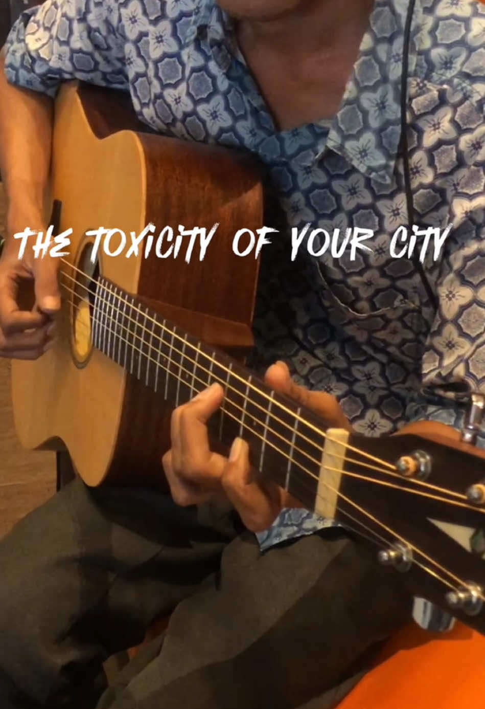 Enak juga di akustikin #toxicitysystemofadown  #gitar  #music #hlsmusicaeon 