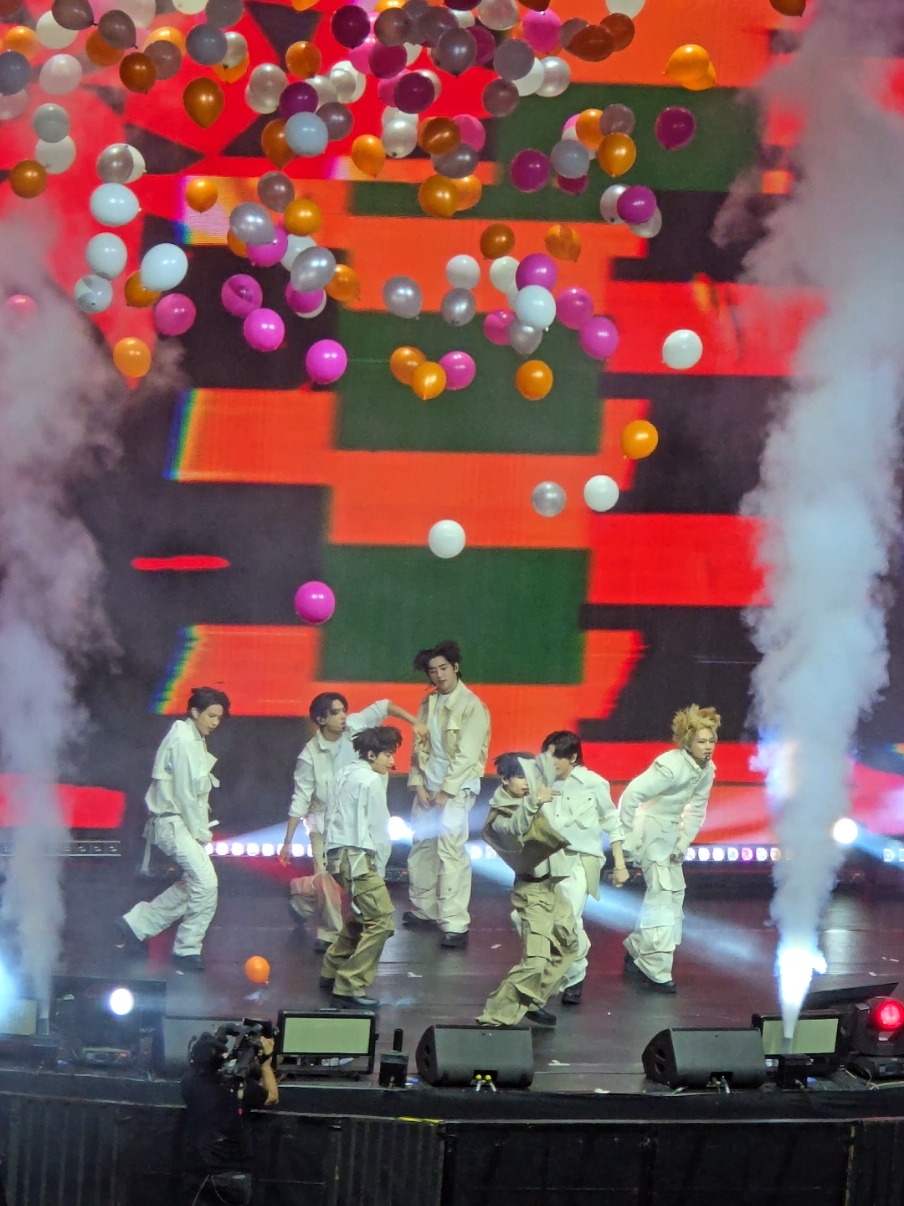 Full fancam: Brought the heat back by @enhypen  #des7ined #dunkinph #engene #enhypen #des7ined_enhypen_with_dunkinph #broughttheheatback #fancam #des7ined_enhypen_with_dunkin #jungwon #sunoo #heeseung #jake #jay #sunghoon #niki 