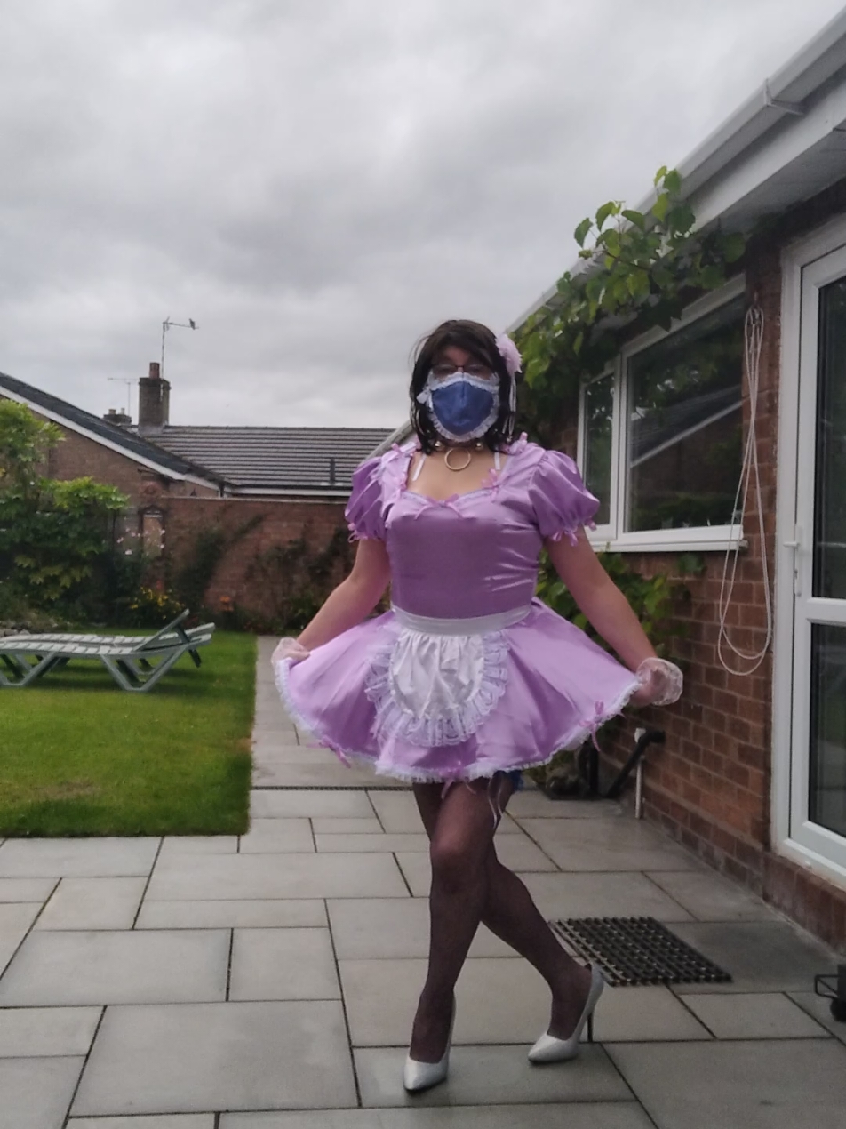#sissymaid #sissy little strut in my garden 😇🥰