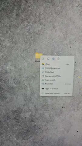 How to hide folders on the desktop How to hide sensitive images or data on the desktop #thetechtunnel #thetechtunnelke #techtips #howto 