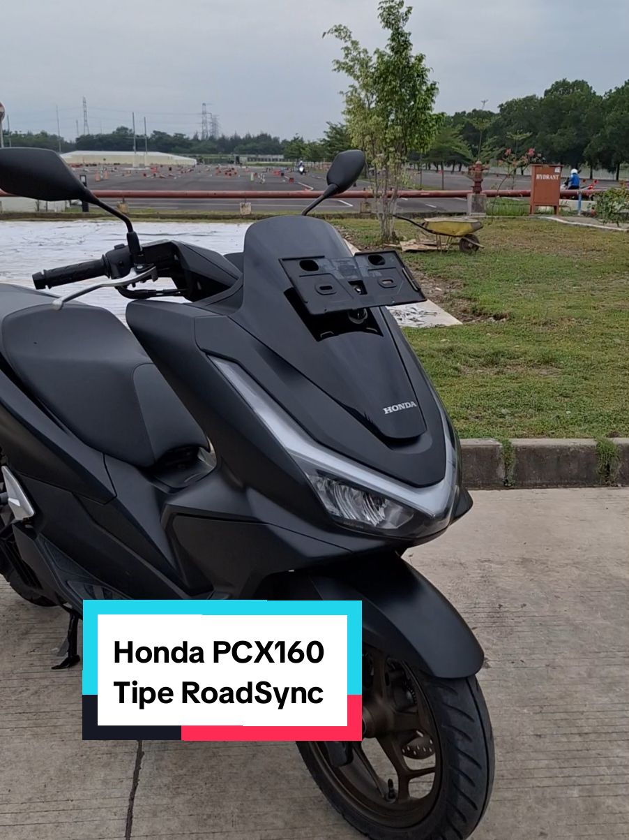 New Honda PCX160 2025 Varian Tertinggi dengan Fitu Honda RoadSync  Tipe tertinggi  RoadSync  ini hadir dengan dua pilihan warna yaitu  Burnt Titanium pada velg dan emblem PCX160 nya, melalui varian warna RoadSync Matte Black dan RoadSync Glossy Red  dengan harga OTR Rp 40.350.000.- #hondapcxindonesia #hondapcx160modifikasi #hondapcx160 #pcx160roadsync #fyp 