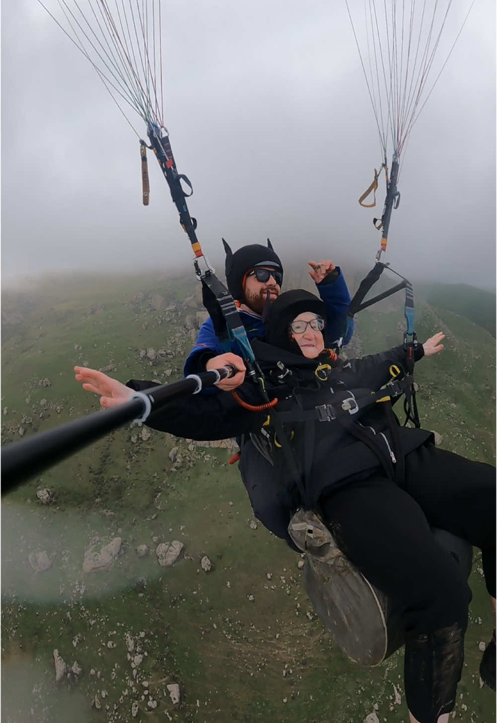 My Grandma 🤟🏼🖤 #baku #azerbaijan #keşfet #paraplan #adrenaline #grandma #extrim #dusendedeyerem 