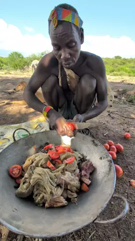 The first time Hadzabe tribe cooks Soup with some vegetables and spices 😋😲 They like much 😄😋 asking me to bring more#hadzabetribe #USA #africatribes #villagelife #tiktok 