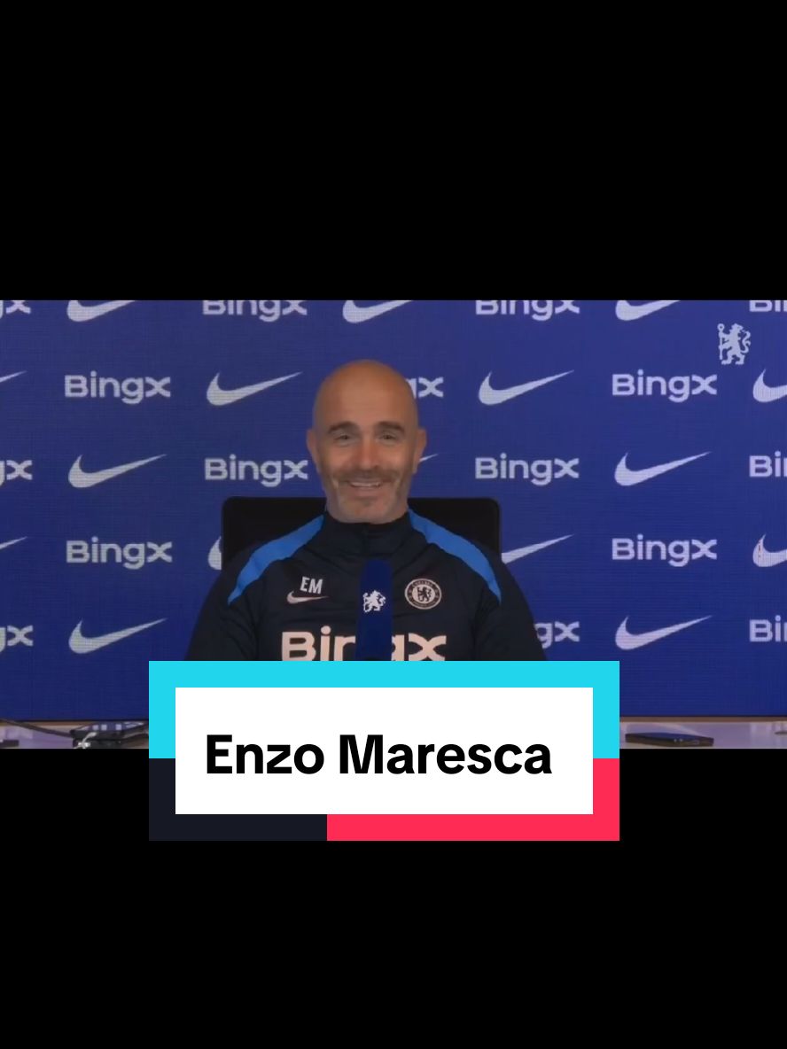 “Even the Italian guy, who is meant to help me, is asking about the title race”  Enzo Maresca is so funny. #Chelsea #foryou #enzomaresca #chelseafc #PremierLeague #cfc #ucl #fyp #footballtiktok #xyzbca #trendingvideo #KTBFFH #viral #mudryk 