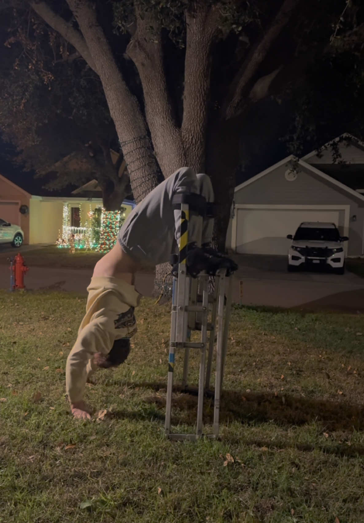 If you were wondering how I get back up #stilts #performer #stiltwalker #fyp #walkover #backbend #florida #walkover #stiltactor #orlando 