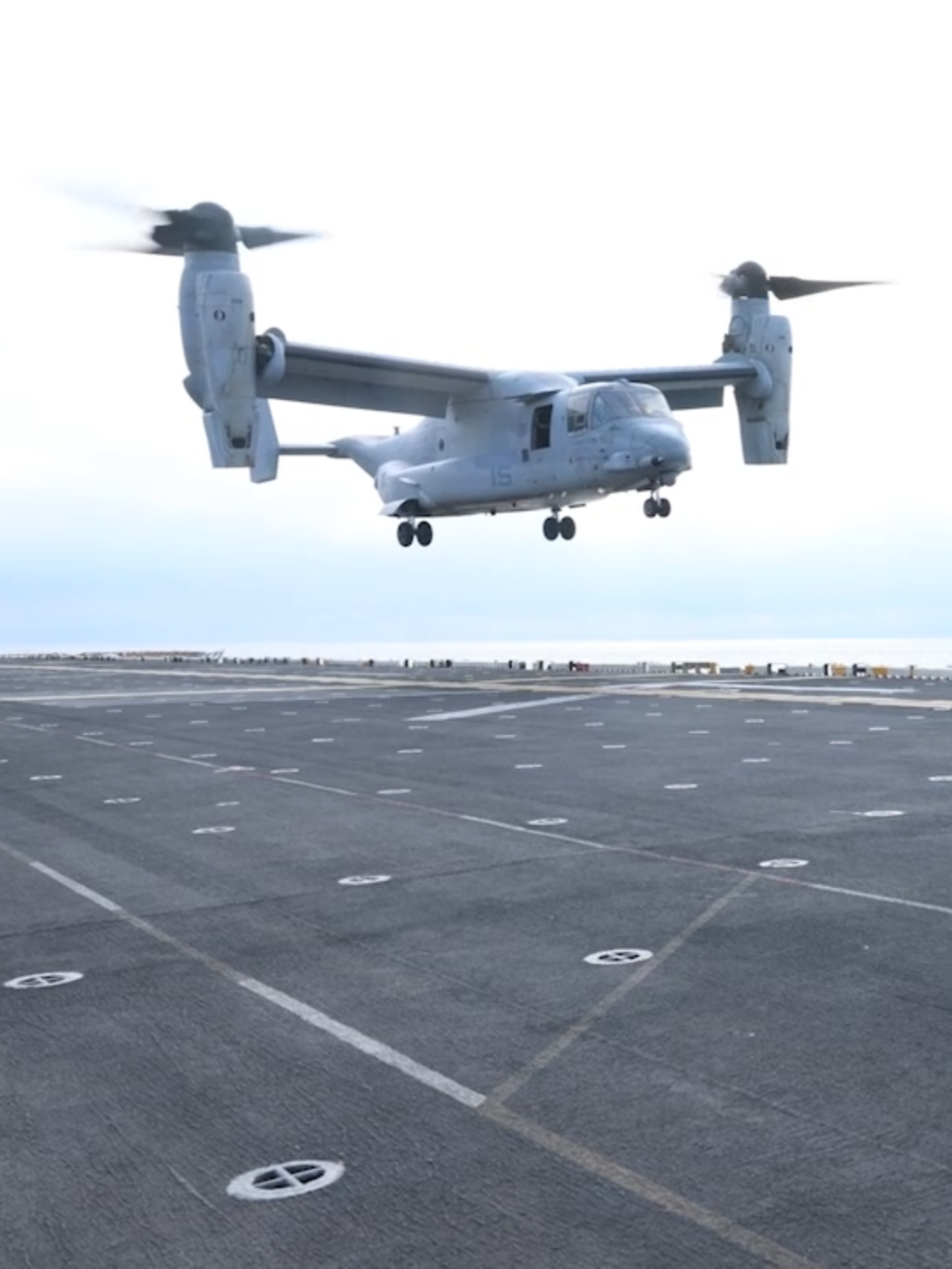 MV-22 Osprey lands on flight deck of USS Wasp (LHD 1)