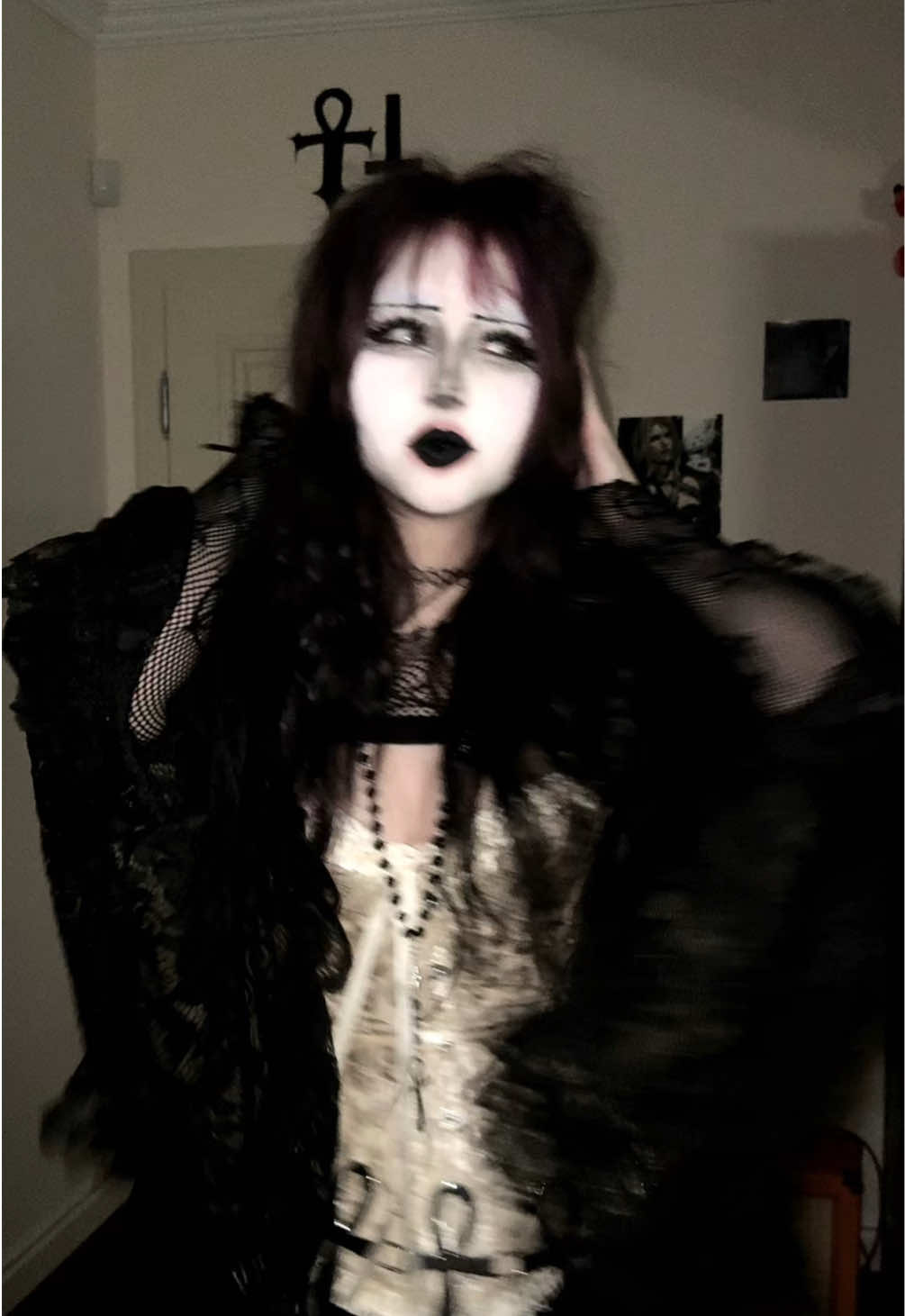 i know what you want #gothic #gothicstyle #darkness #gothgirlfriend #tradgoth #moderntradgoth #vampiregoth #romanticgoth #metalhead #fyp #foryou #foryoupage #fypage #newwave #darkwave #rock #alternativefashion #gothmakeup 