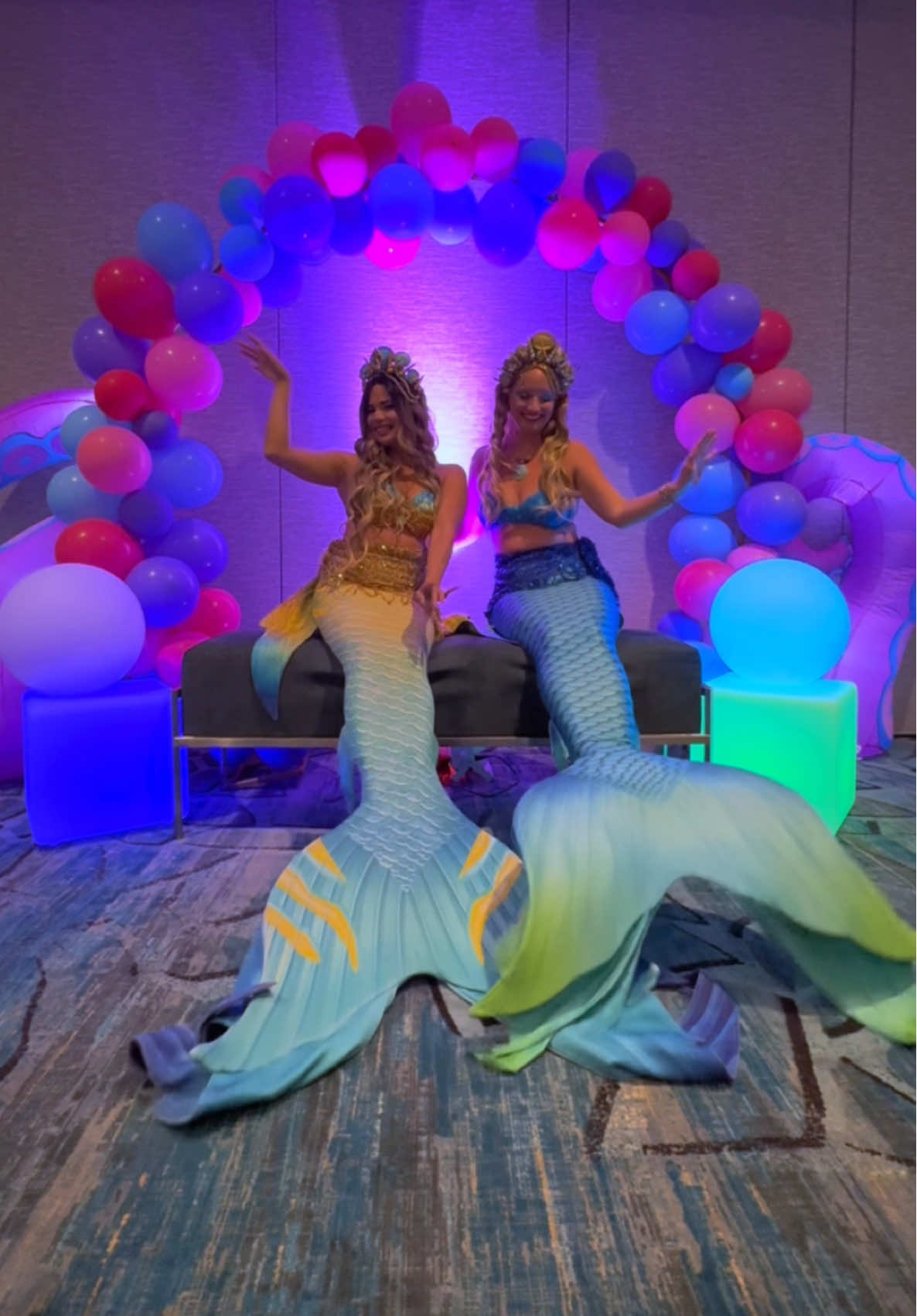 Mermaid fun for the holidays! ✨ Does it get better than this?  Such a magical time at Orlando World Center Marriott, first with private Mermaid Elle® meet & greets, bubbles, glow accessories and glow drinks. Then, I invited my seastar @kaelynthemermaid to join me! It’s always a great time here, even when we have to cozy up indoors to stay warm this chilly holiday season! Come meet Mermaid Elle® & friends on December 28 at Orlando World Center Marriott, just around the corner from Walt Disney World!  #orlando #orlandoflorida #mermaid #mermaidelle #mermaids #party #meetandgreet 