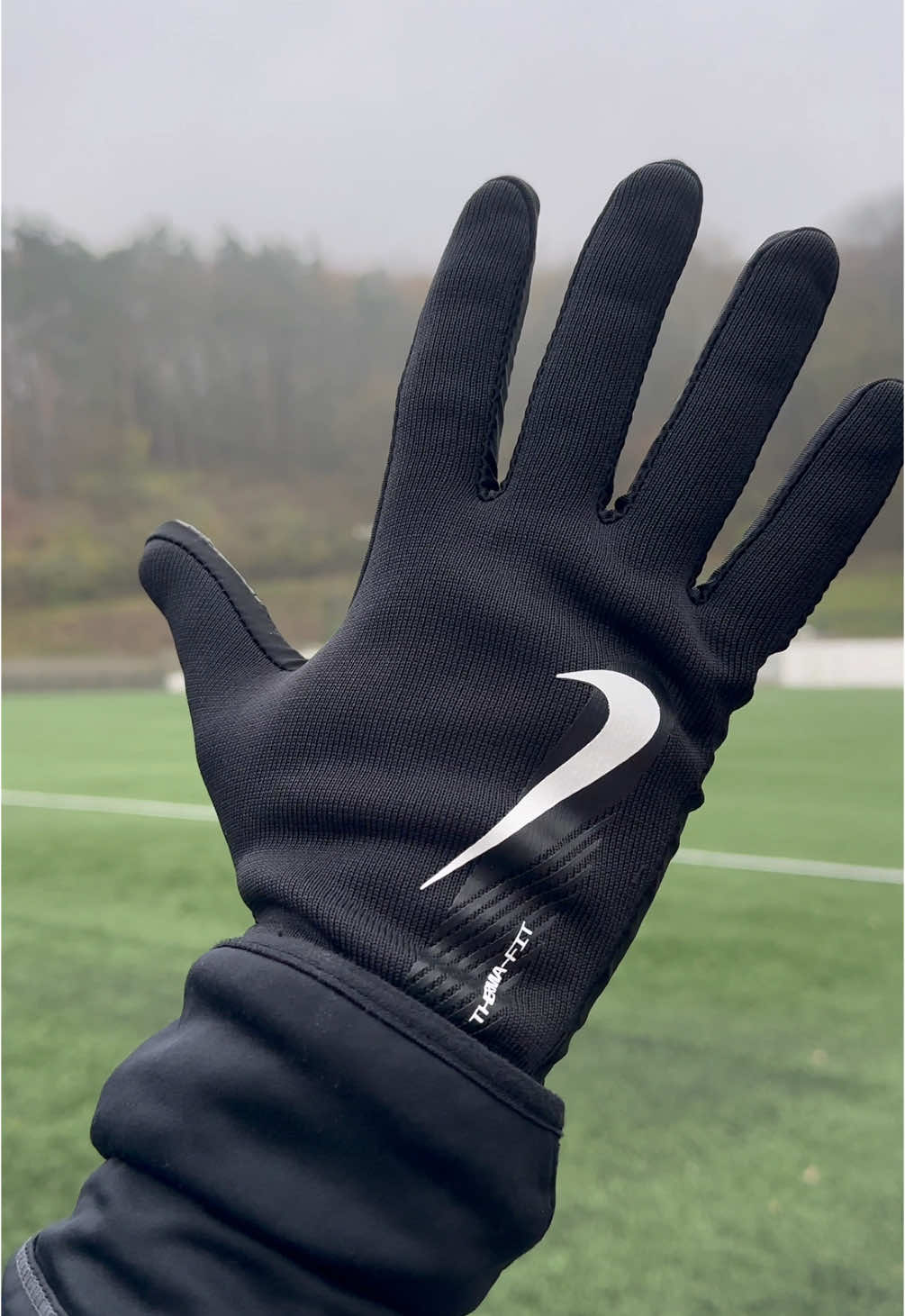 Winter ❄️🥶?? No problem ! #footballer #howto #gloves #11teamsports 