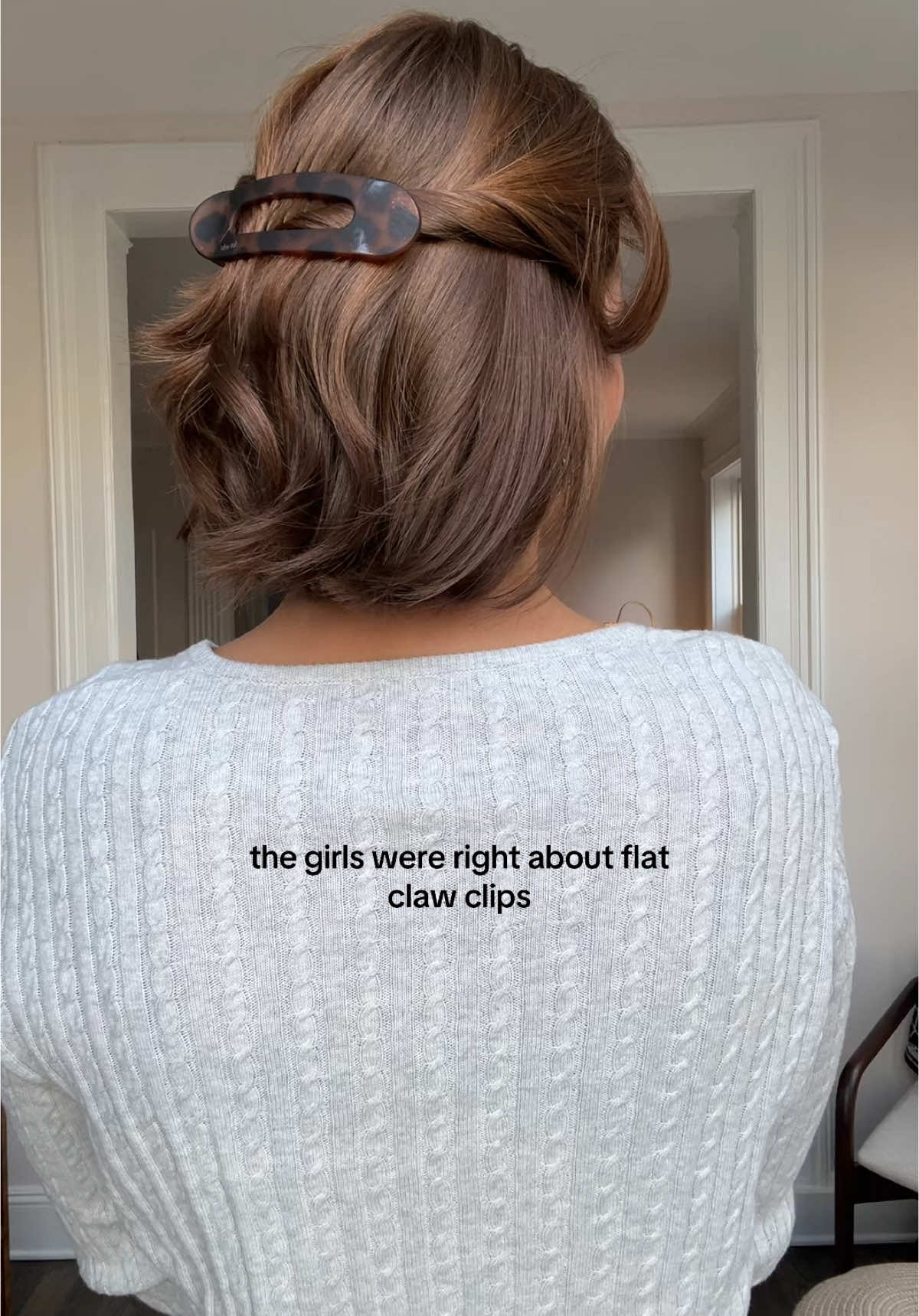 your sign to try flat claw clips so comfy & you can drive with them!! #shorthair #shorthairstyle #flatclawclip #clawcliphairstyles #easyhairstyles #auburnhair #clawcliptutorial #shorthairtutorial 