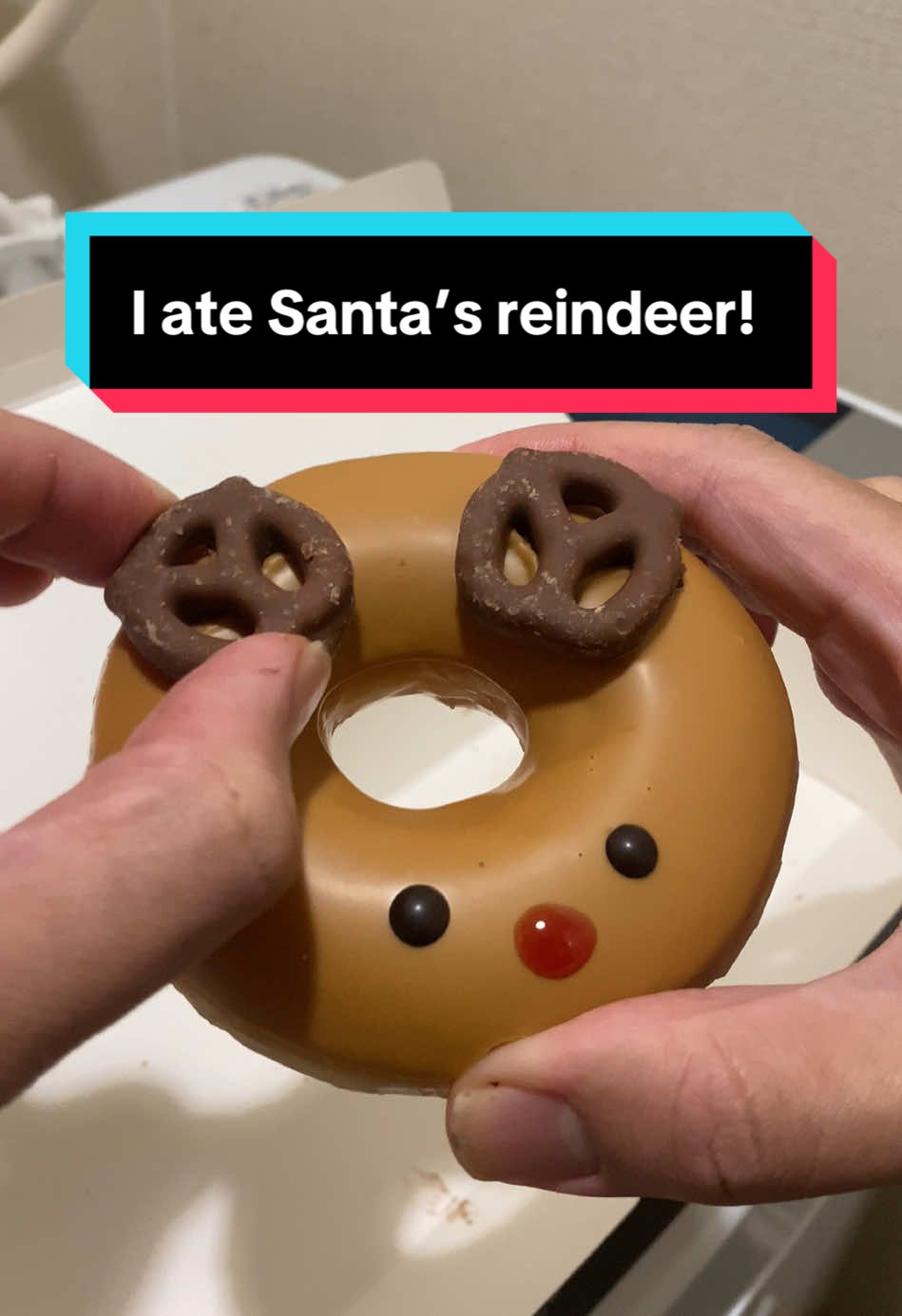 Try out Krispy Kreme’s limited Christmas-themed donuts in Japan! #krispykreme #krispykremedonuts #donuts #donut #donutshop #donuts🍩 #クリスピークリームドーナツ #doughnuts 