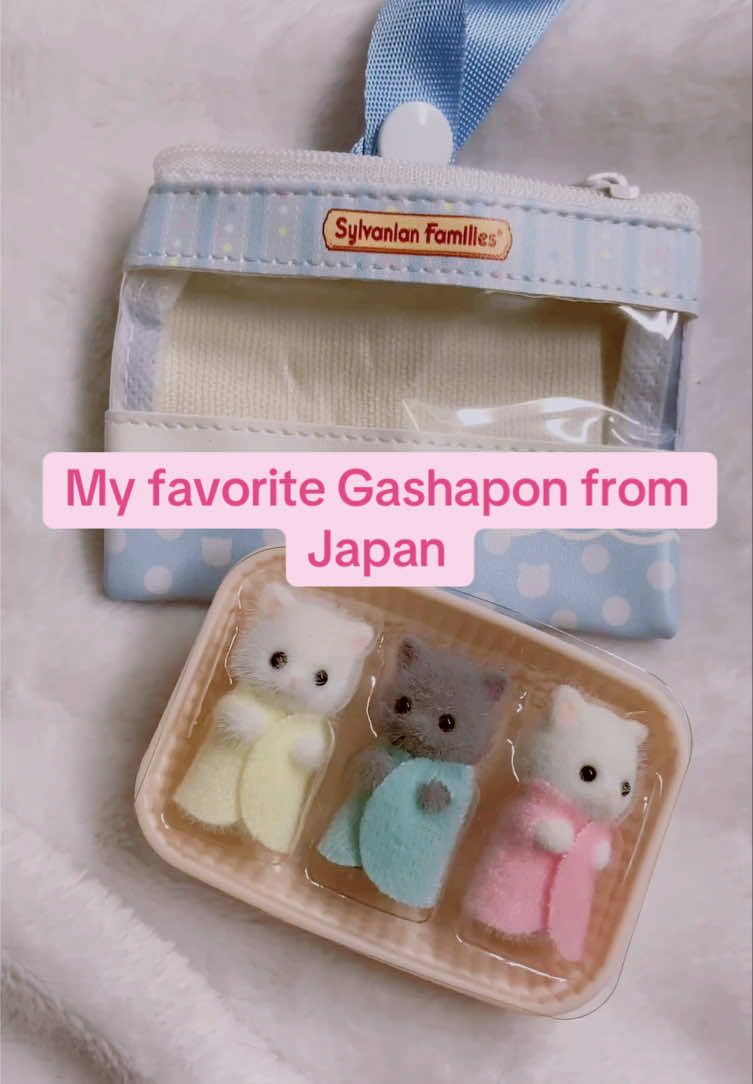 This Sylvanian Families Gachapon was my absolute favorite! I had to run to buy a set of triples🥰🥰 #calicocritters #sylvanianfamilies #gashapon #gashaponmachine #fypシ゚viral #fyp #girlythings #trinkets @Sylvanian Families 