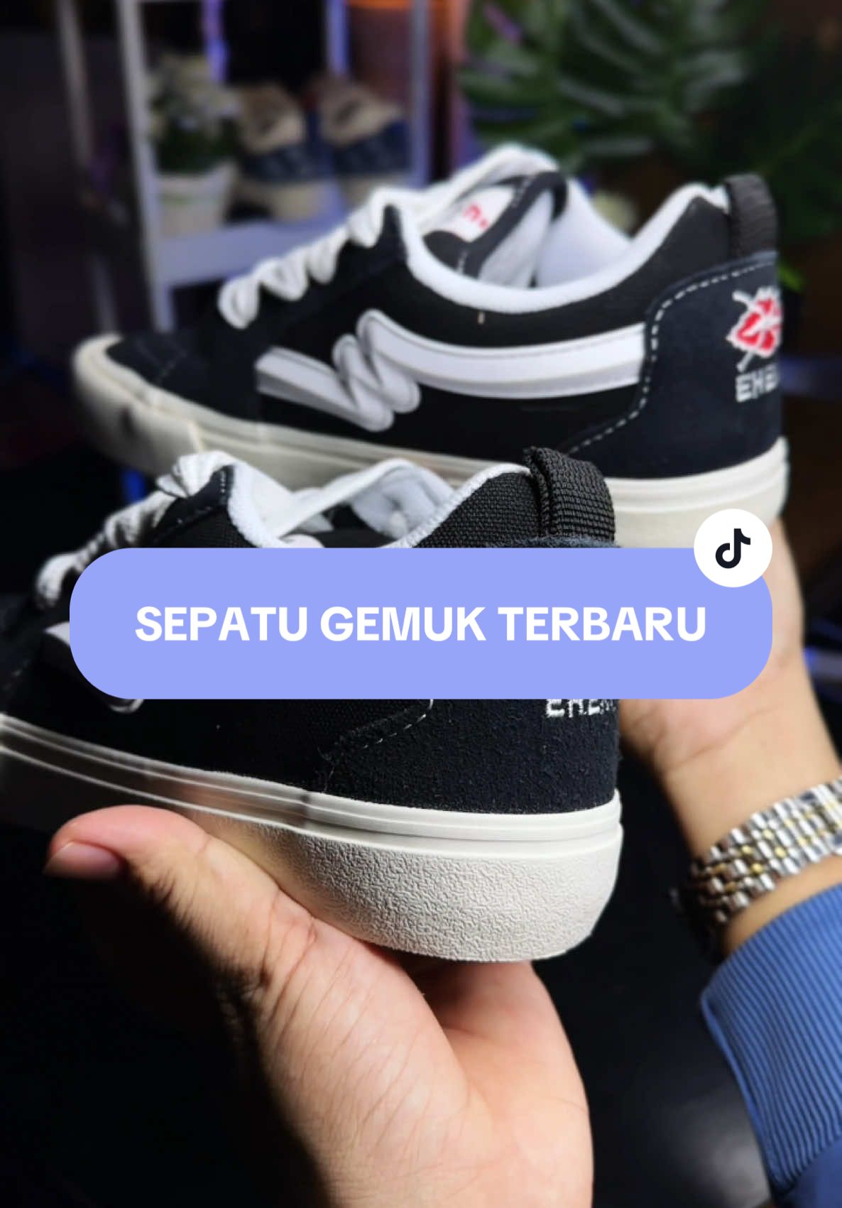 ✅ Kalian Jangan Sampai Salah Pilih Sepatu Gemuk ya!! Ini Gua Rekomendasi Sepatu dari Ehem - Sepatu Sneakers Unisex Kobe Black White Shoes Casual Dengan Harganya Yang sudah Diturunkan Khusus buat kamu yang nonton video ini, Sudah Waktunya Tampil Keren Dengan Sepatu Gemuk Premium yang satu ini! #sepatu #sepatugemuk 