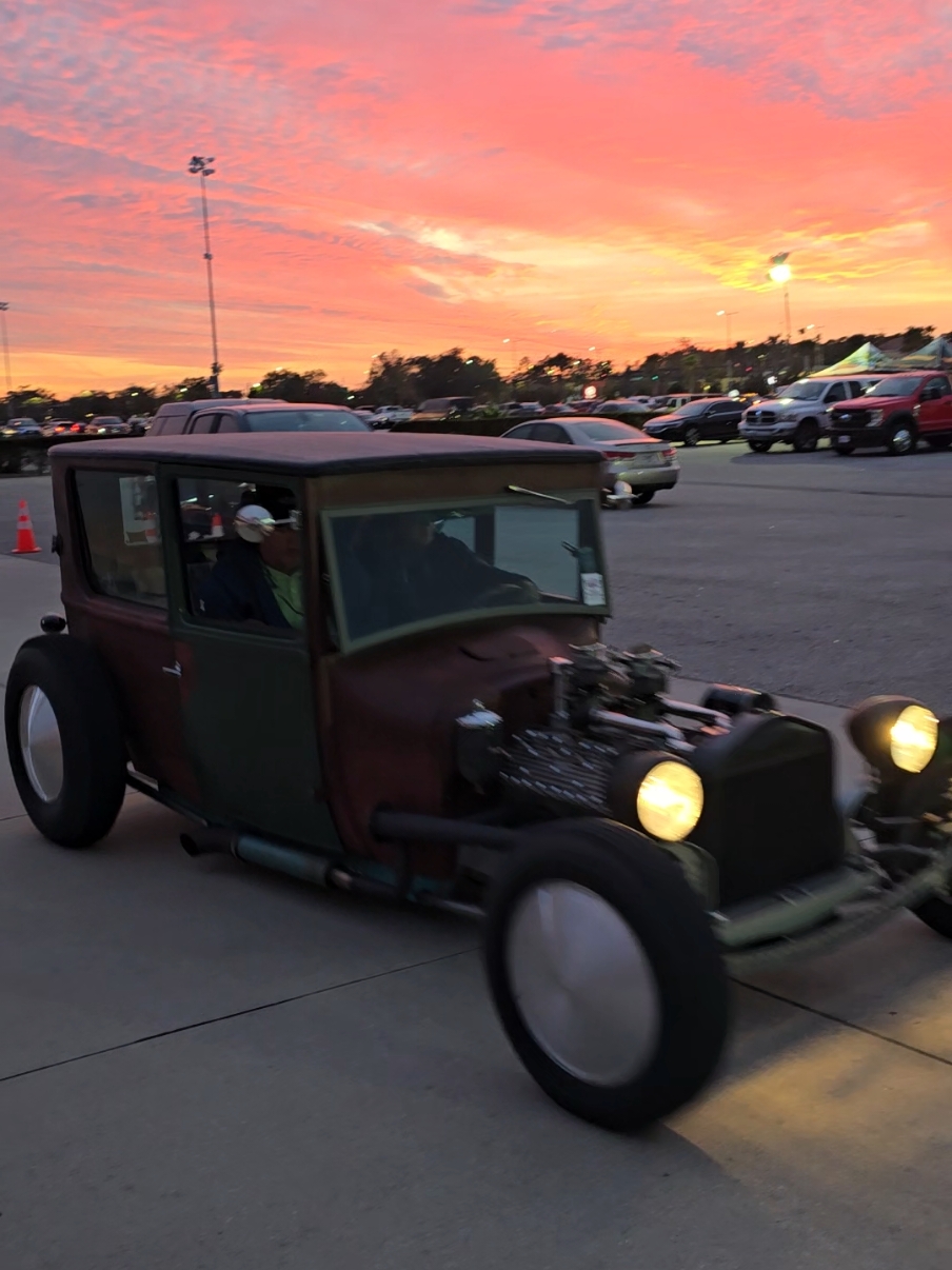 Ratrod Rollin Through The Sunset at Turkey Run Nites